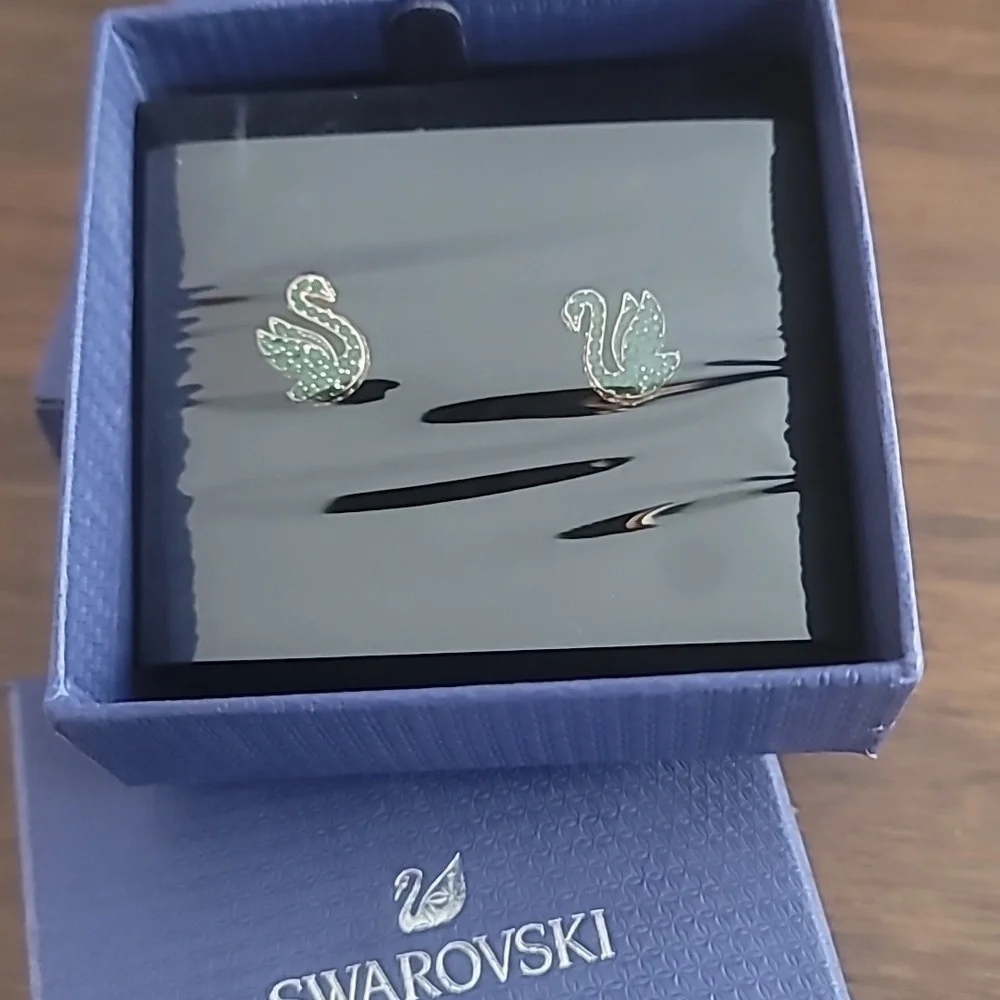 Swarovski Swan stud earrings - Picture 2 of 4
